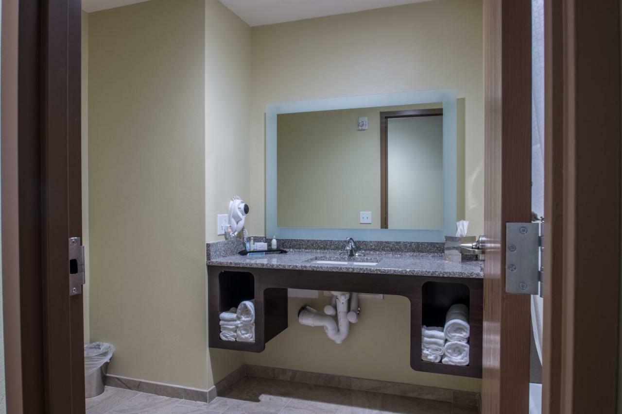 Cobblestone Inn & Suites - St Marys St. Marys Bagian luar foto